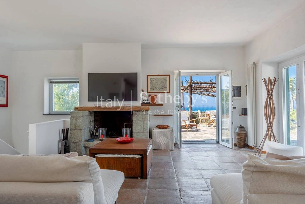 فيلا ساحرة بمساحة 384 م² في نابولي، إيطاليا