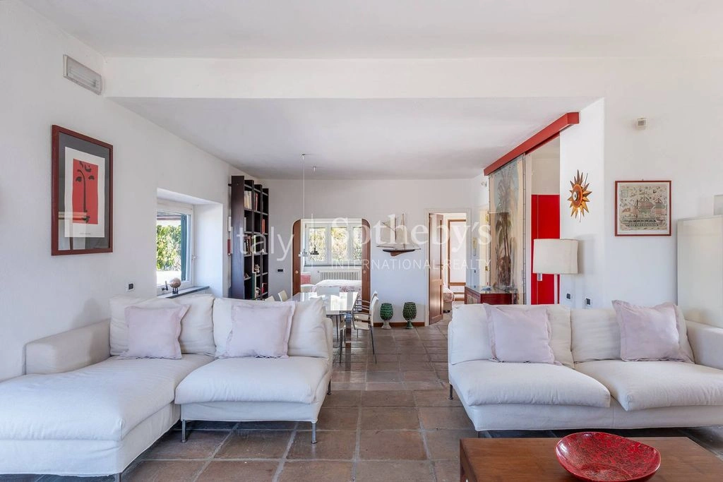 فيلا ساحرة بمساحة 384 م² في نابولي، إيطاليا