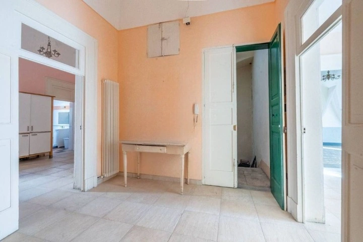 Einladende 4+1-Wohnung in Lecce, Italien