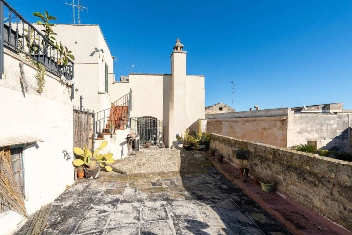 Einladende 4+1-Wohnung in Lecce, Italien