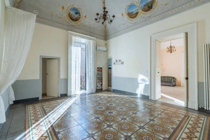 Einladende 4+1-Wohnung in Lecce, Italien