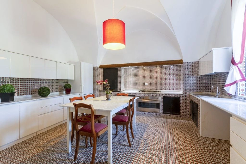 Inviting house 5+1 in Lecce, Italy