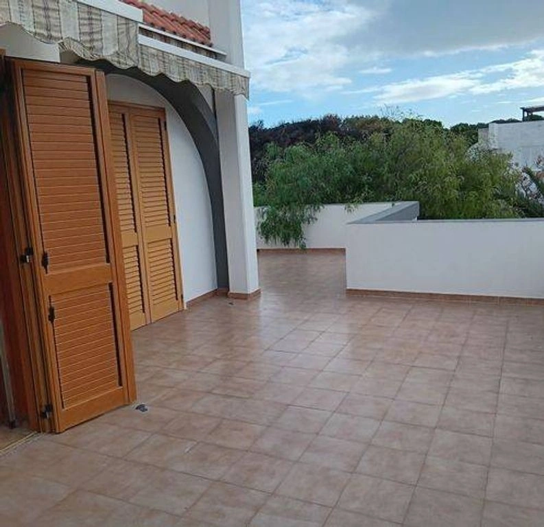 Refreshed house 5+1 in Lecce, Italy