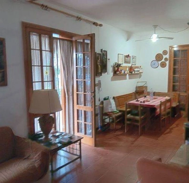 Refreshed house 5+1 in Lecce, Italy