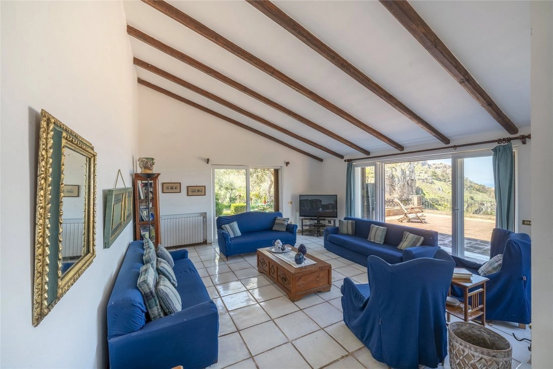 Großzügige Villa mit Meerblick, 316 m² in Palermo, Italien