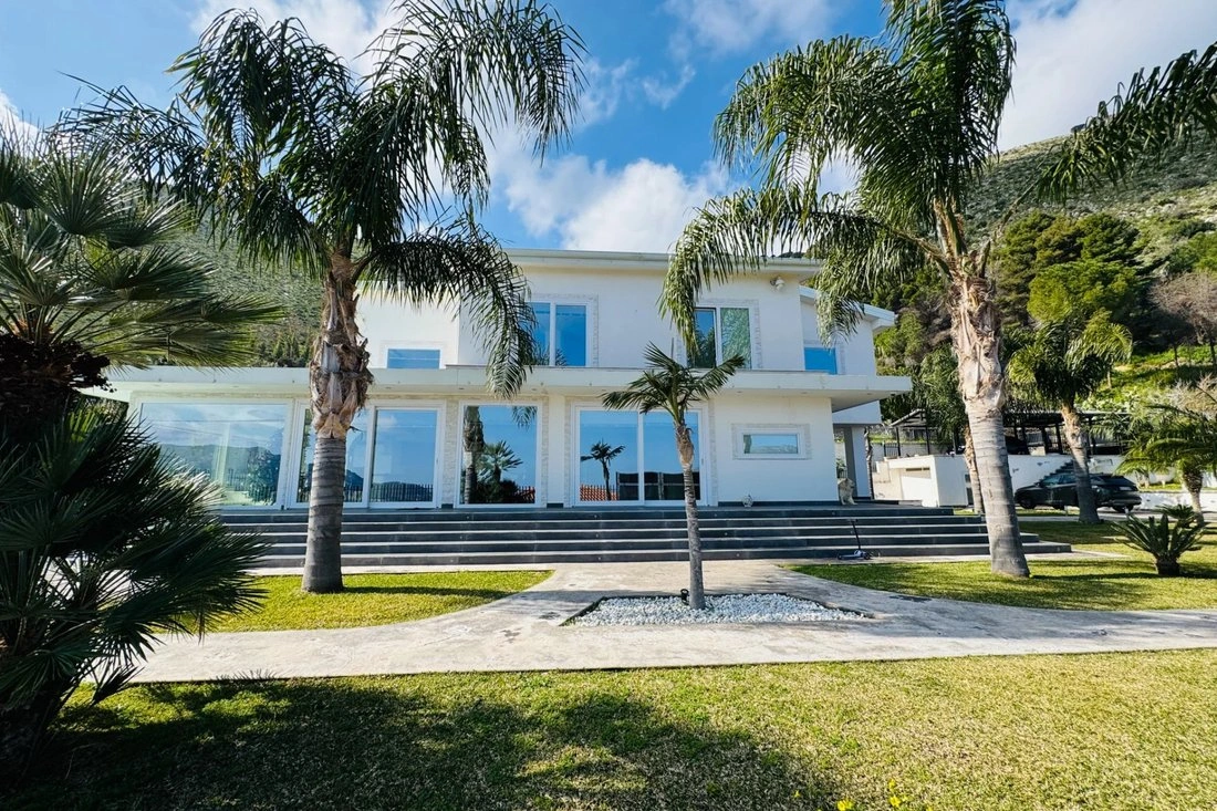 Acogedora villa 2+1 en Palermo, Italia