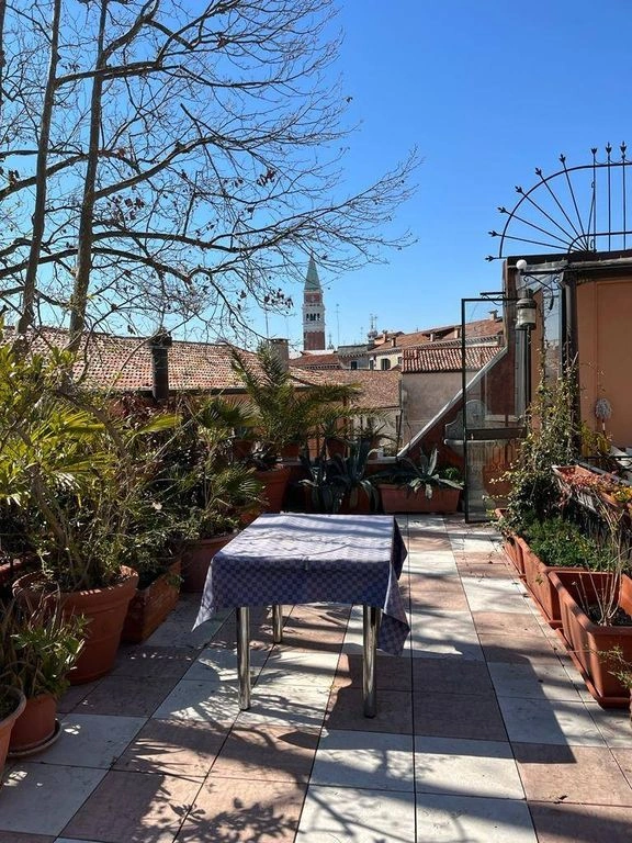 Appartement meublé 4+1 spacieux de 280 m² à Venise (Italie)
