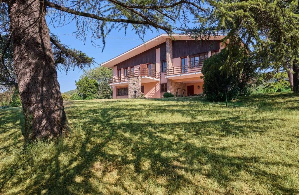 Luxury house of 344 m2 with sea view area in Padua, Italy