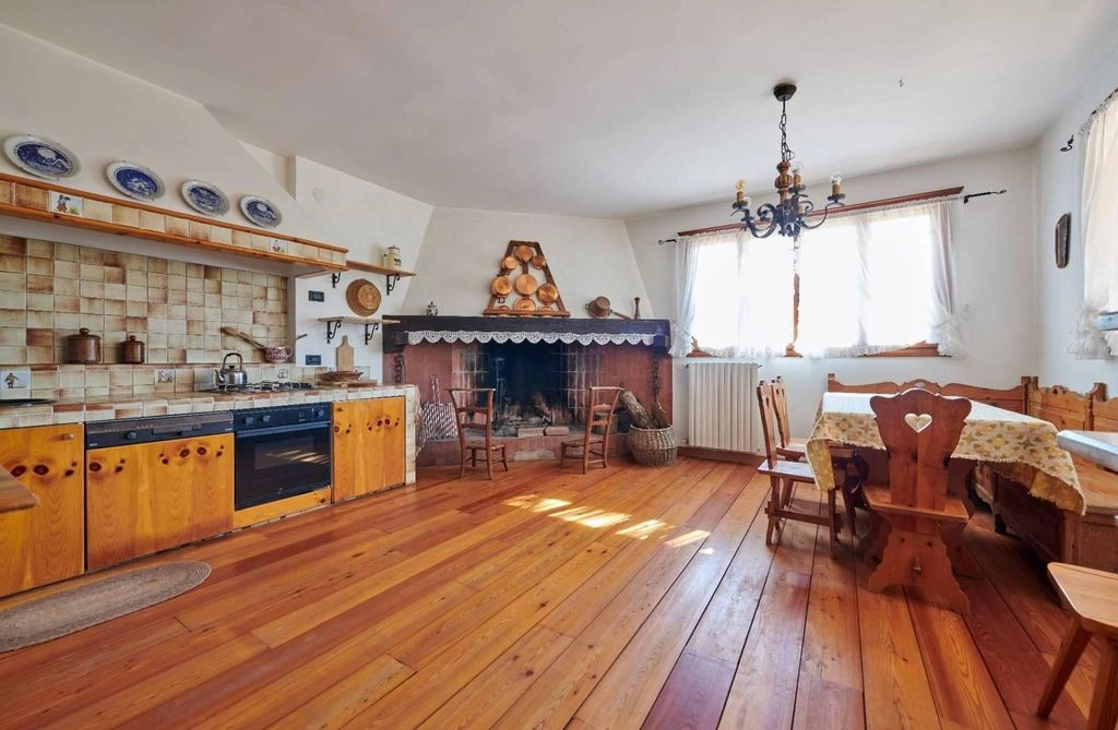 Luxury house of 344 m2 with sea view area in Padua, Italy