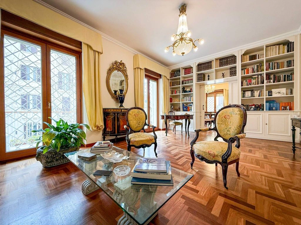 شقة فاخرة بمساحة 156 م² في نابولي، إيطاليا