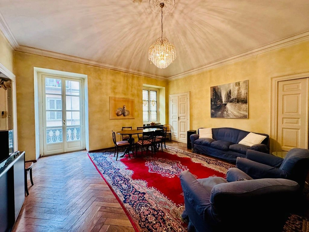 ट्यूरिन, इटली में आरामदायक 3+1 अपार्टमेंट