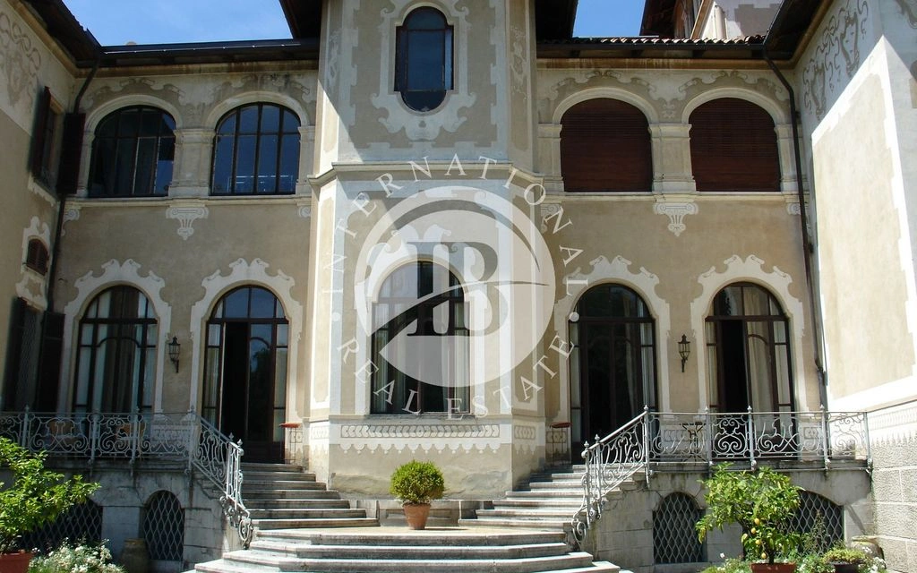 5+1 furnished spacious house 2900 m2 in Turin, Italy