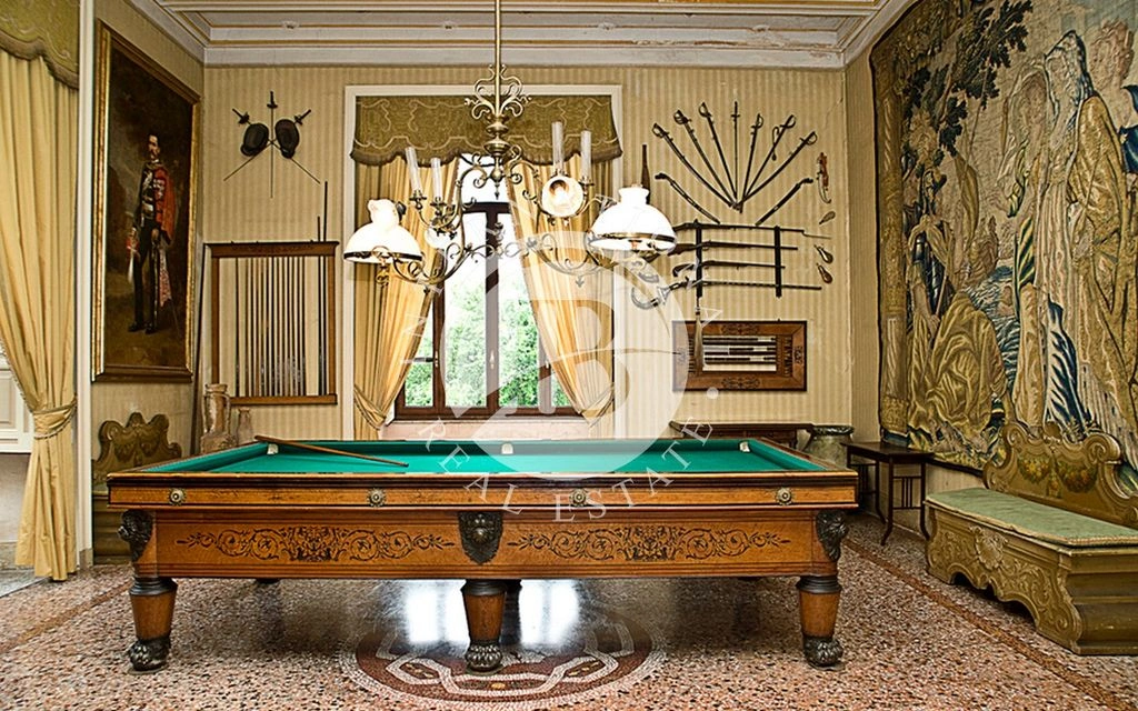 5+1 furnished spacious house 2900 m2 in Turin, Italy