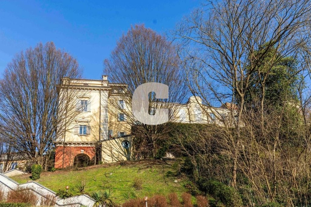 意大利都灵 — 采光充足的 4+1 公寓