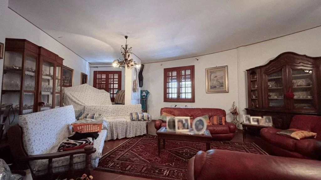 Inviting villa 5+1 in Palermo, Italy
