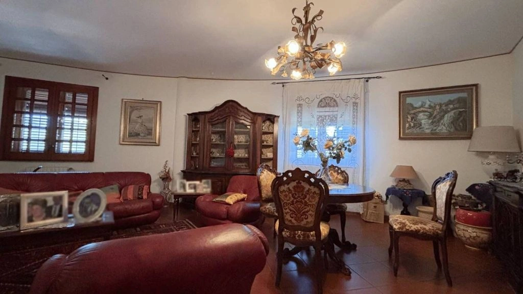 Inviting villa 5+1 in Palermo, Italy