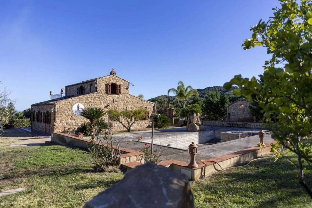 Cozy villa 3+1 in Palermo, Italy