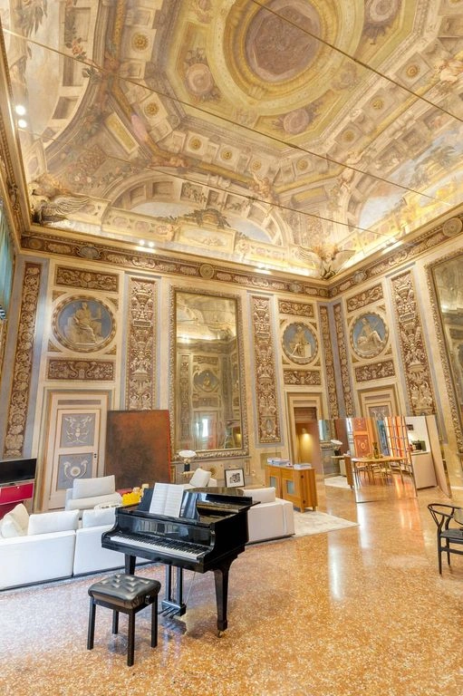 Spacious apartment 2+1 in Bologna, Italy