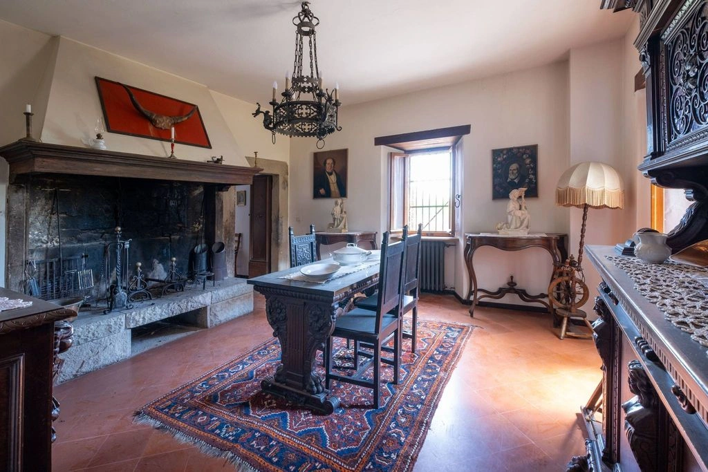 Apartamento reformado 7+1 en Bolonia, Italia
