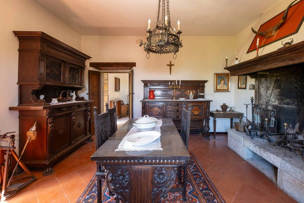 Apartamento reformado 7+1 en Bolonia, Italia