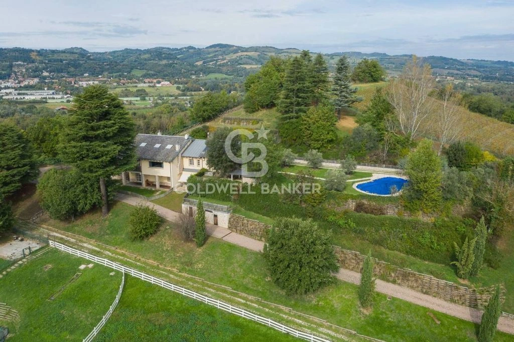 Serene villa 3+1 in Bologna, Italy