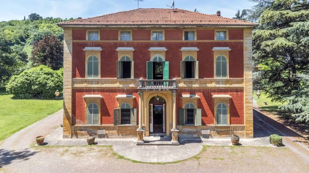 Cozy villa 11+1 in Bologna, Italy