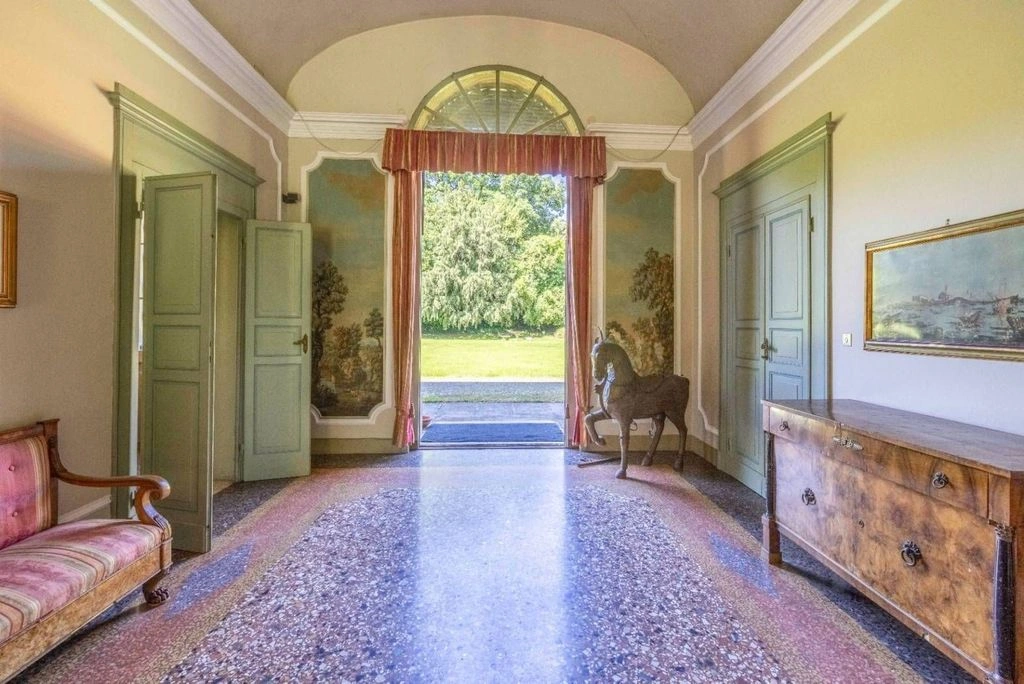 Cozy villa 11+1 in Bologna, Italy