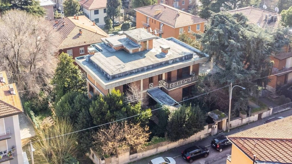 Charming villa 6+1 in Bologna, Italy