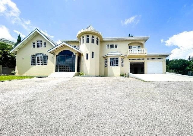 牙买加曼德维尔 6+1 住宅,带露天泳池