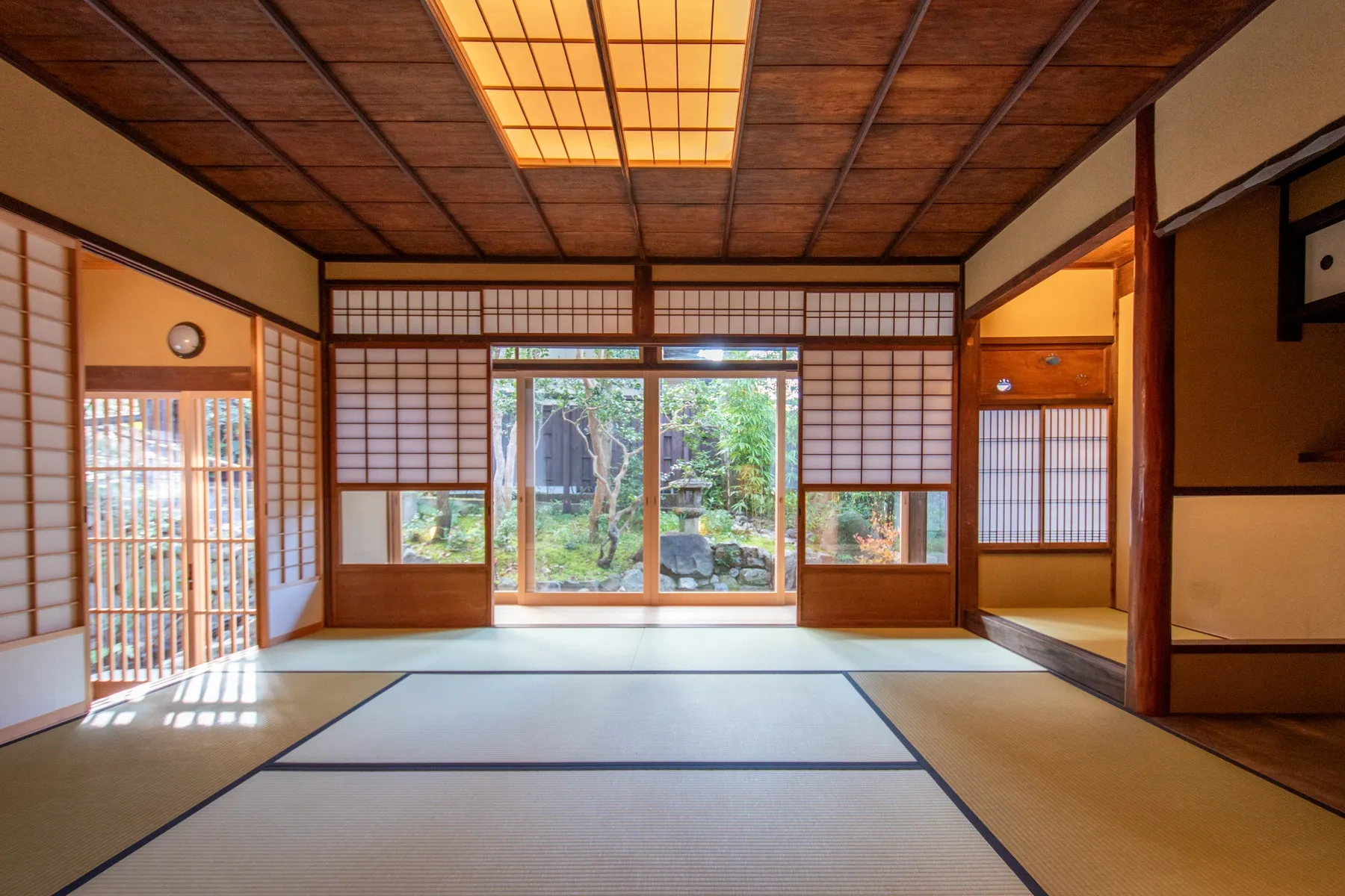 日本京都含花园的75 m2房屋