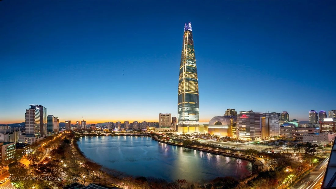 韩国首尔 151 m2 山景公寓