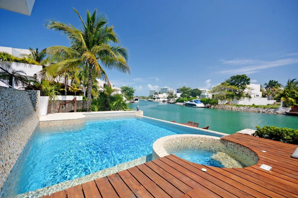 فيلا فاخرة بمساحة 705 م² في كانكون، المكسيك