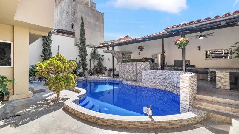 منزل واسع مكوّن من 5 غرف نوم بالقرب من الشاطئ في بويرتو فايارتا، المكسيك