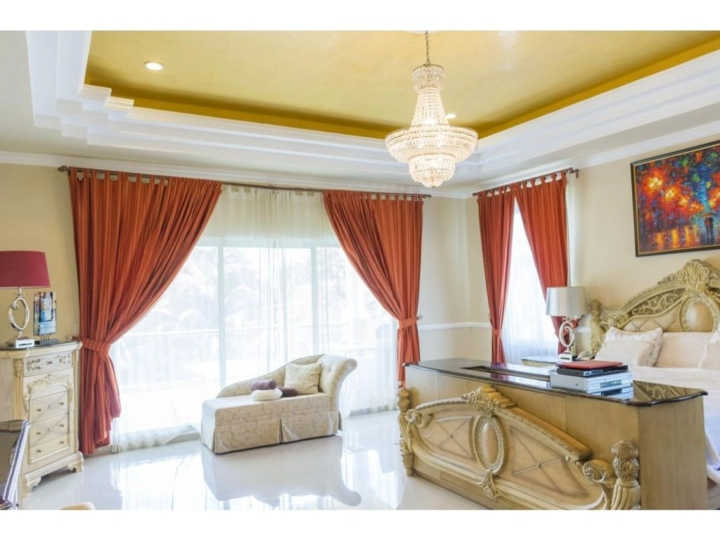 منزل واسع مكون من 5 غرف نوم ضمن أراضي نادي غولف في ميريدا، المكسيك