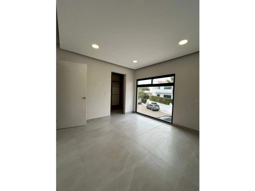 墨西哥蒂华纳宽敞三居室住宅