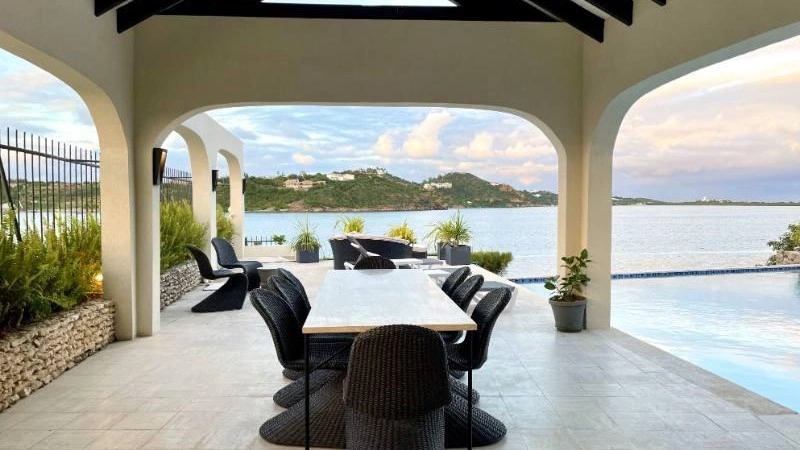 Luxury villa 390 m2 with access to the lagoon in Philipsburg, Saint Martin