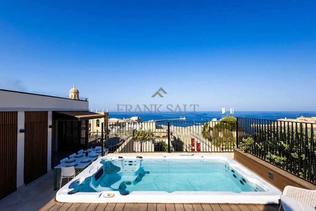 वैलेटा, माल्टा में समुद्र का नज़ारा वाला 3+1 पेंटहाउस