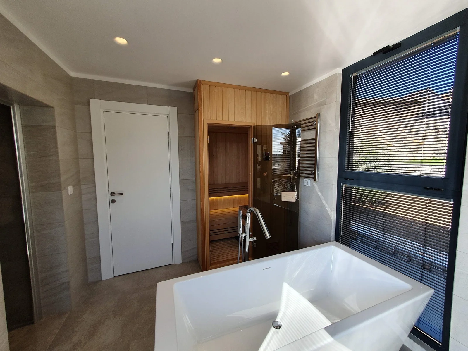 منزل متميز 223 م² مع قبو نبيذ في بودغوريتسا، مونتينيغرو