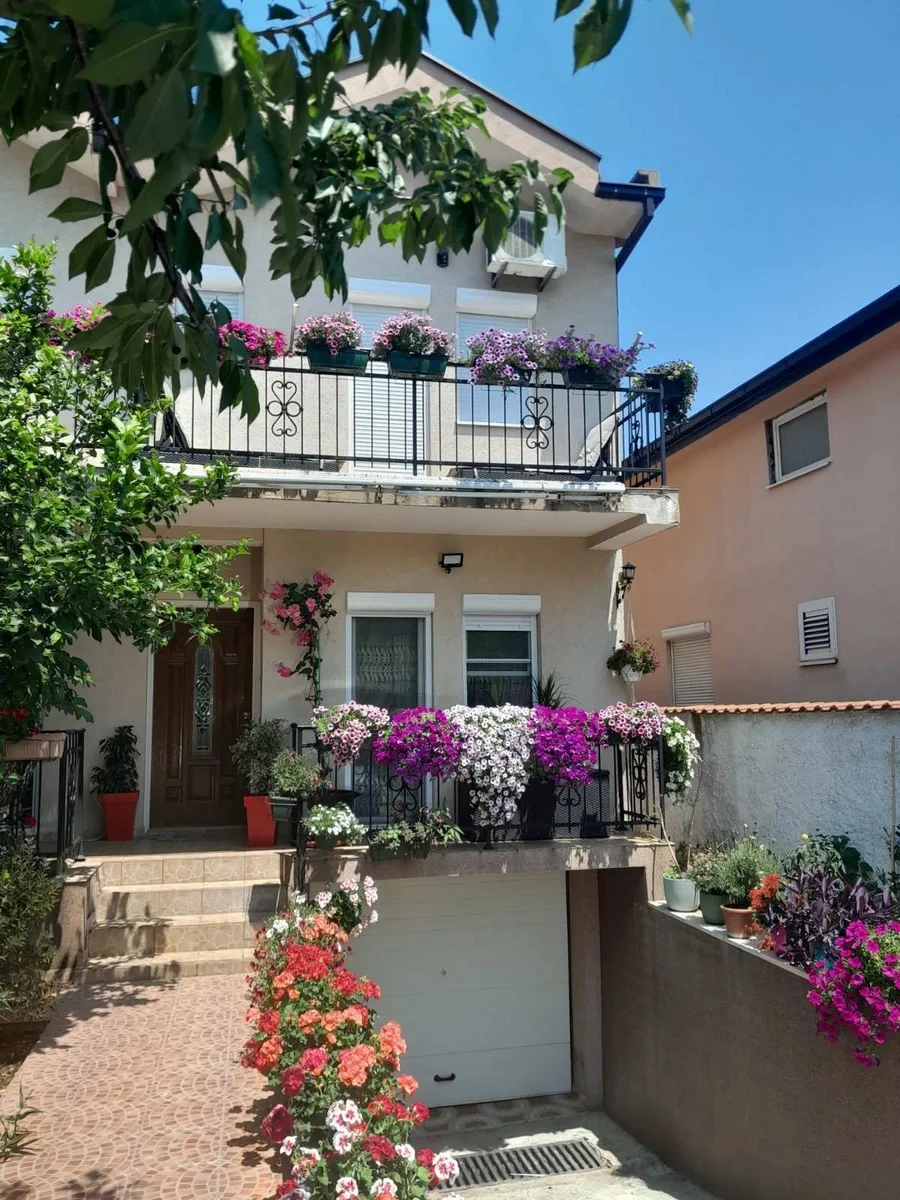 पोडगोरिका, मोंटेनेग्रो में आरामदायक 5+1 घर