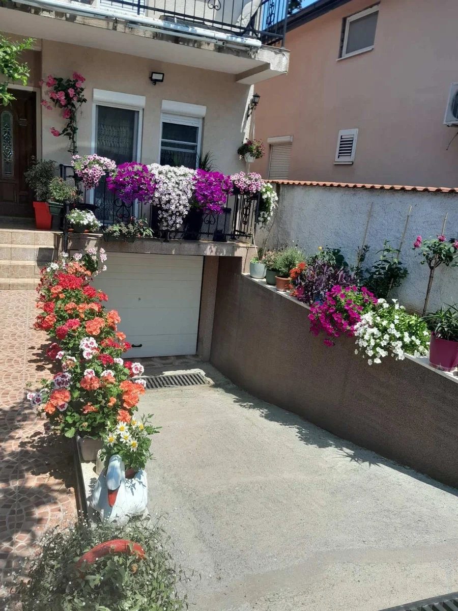 पोडगोरिका, मोंटेनेग्रो में आरामदायक 5+1 घर