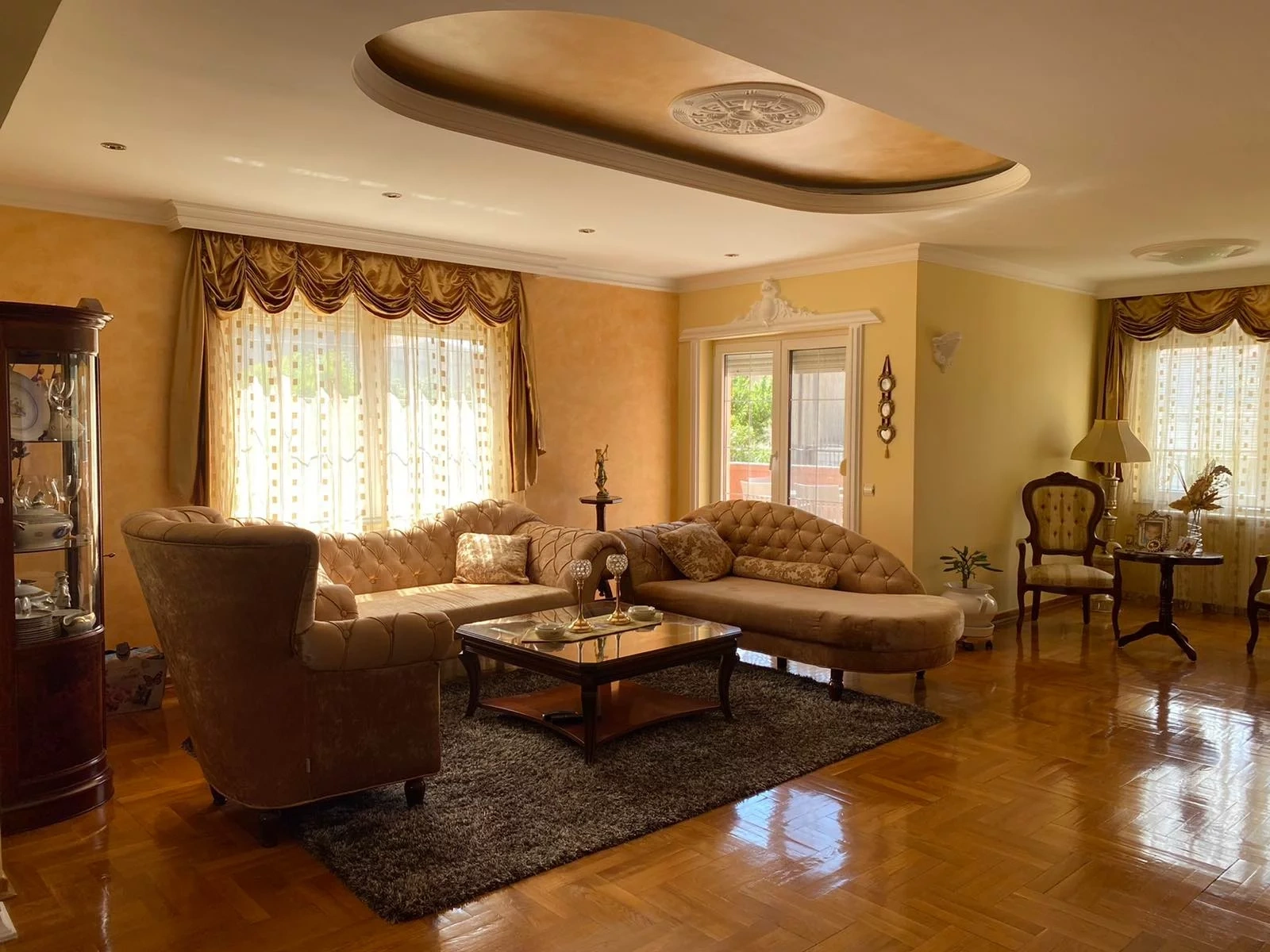 Podgorica, Karadağ — güneş alan 4+1 kır evi
