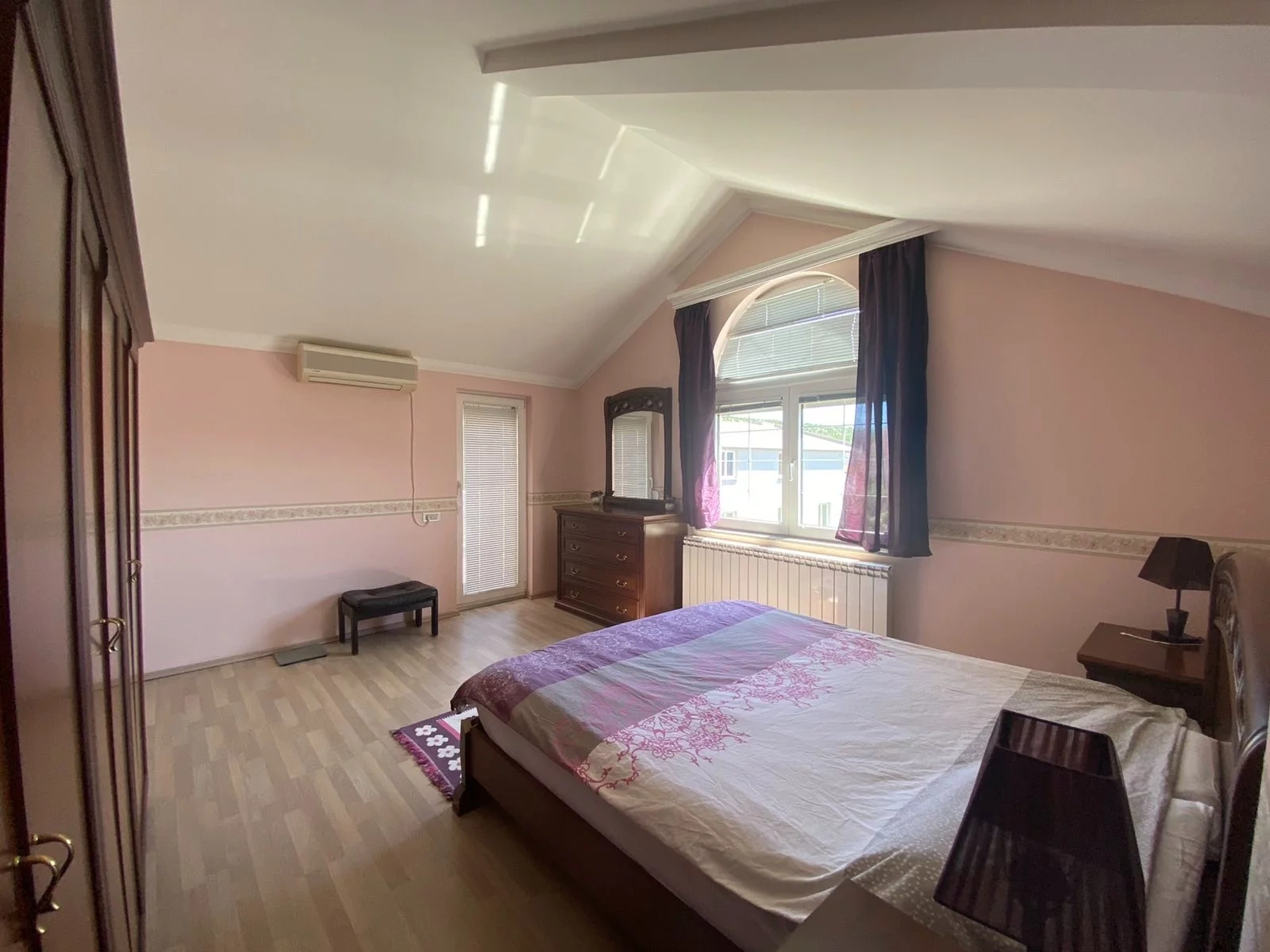 Podgorica, Karadağ — güneş alan 4+1 kır evi