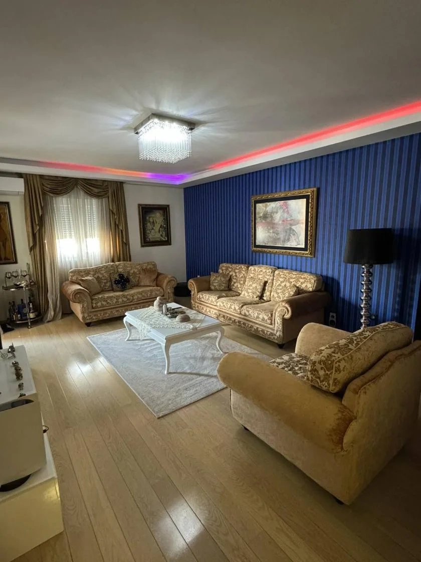 पोडगोरिड़ा, मोंटेनेग्रो में दो तरास के साथ 103 मी² का आरामदायक अपार्टमेंट