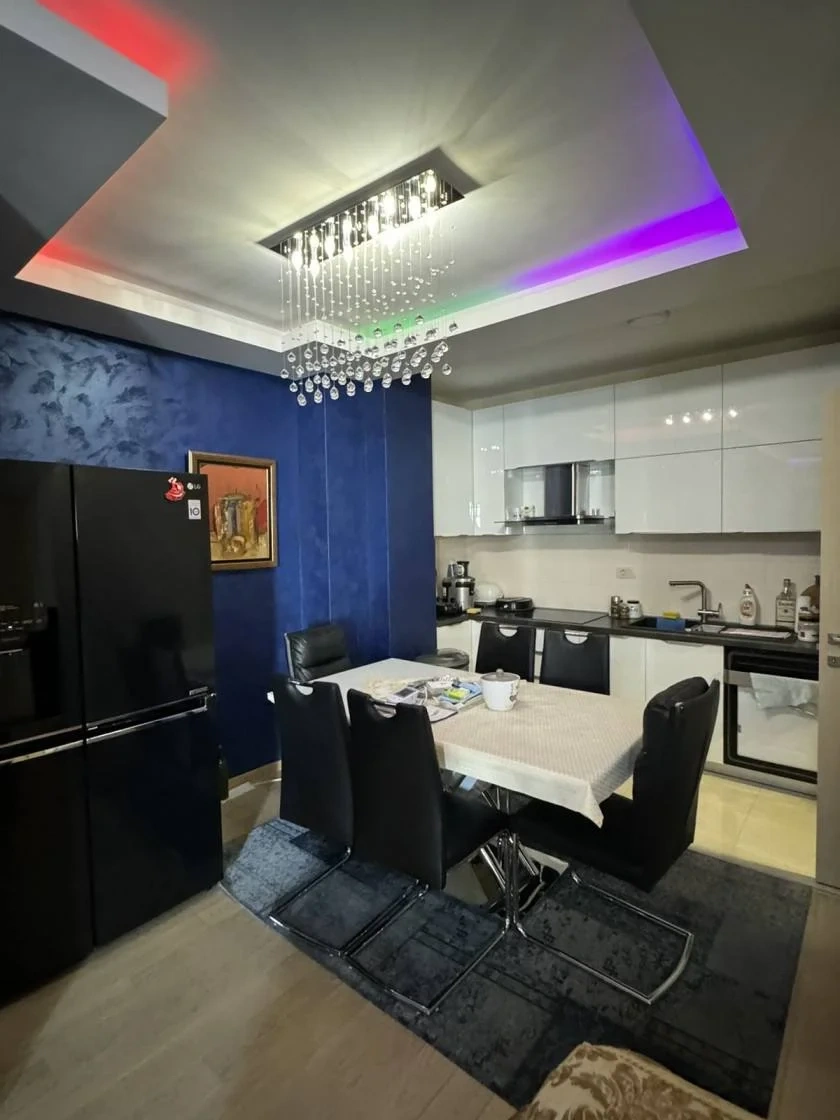 पोडगोरिड़ा, मोंटेनेग्रो में दो तरास के साथ 103 मी² का आरामदायक अपार्टमेंट