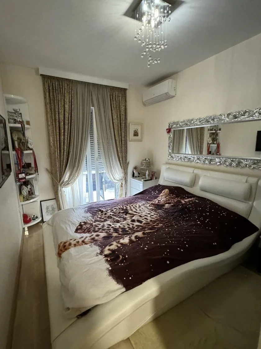 पोडगोरिड़ा, मोंटेनेग्रो में दो तरास के साथ 103 मी² का आरामदायक अपार्टमेंट