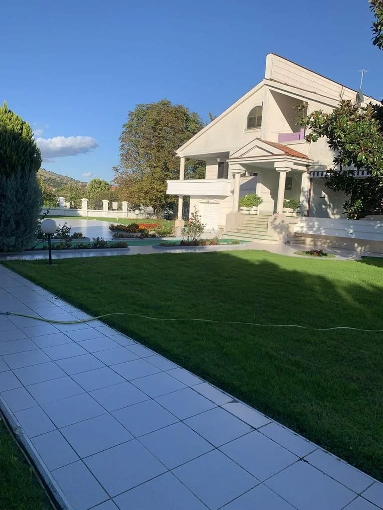 فيلا كبيرة 930 م2 في منطقة هادئة في تولوسي، بودغوريتسا، مونتينيغرو