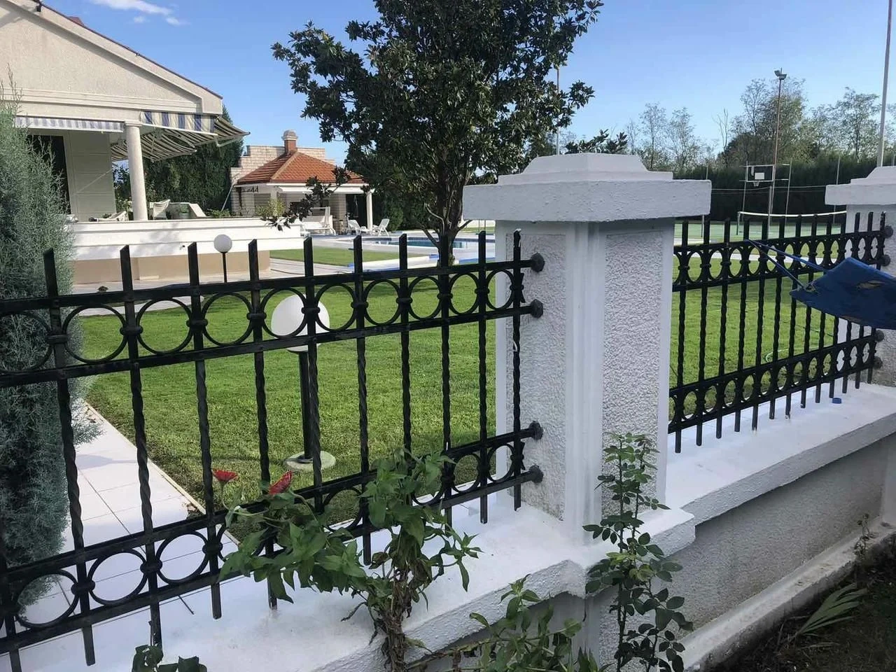 فيلا كبيرة 930 م2 في منطقة هادئة في تولوسي، بودغوريتسا، مونتينيغرو