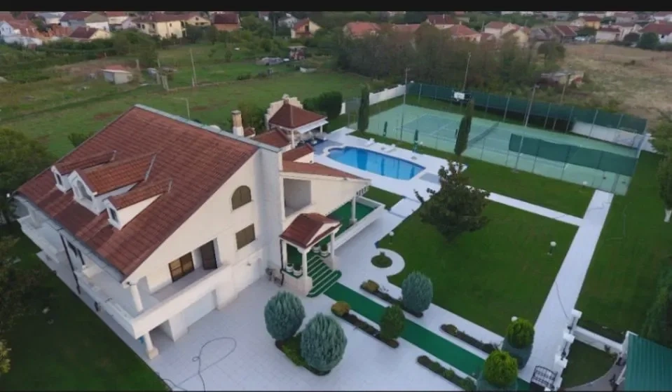 فيلا مشرقة بمساحة 960 م2 مفروشة في بودغوريتسا، الجبل الأسود