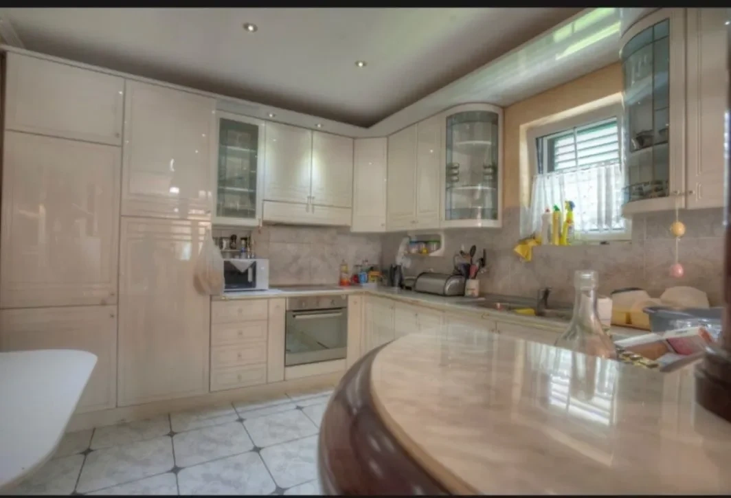 فيلا مشرقة بمساحة 960 م2 مفروشة في بودغوريتسا، الجبل الأسود