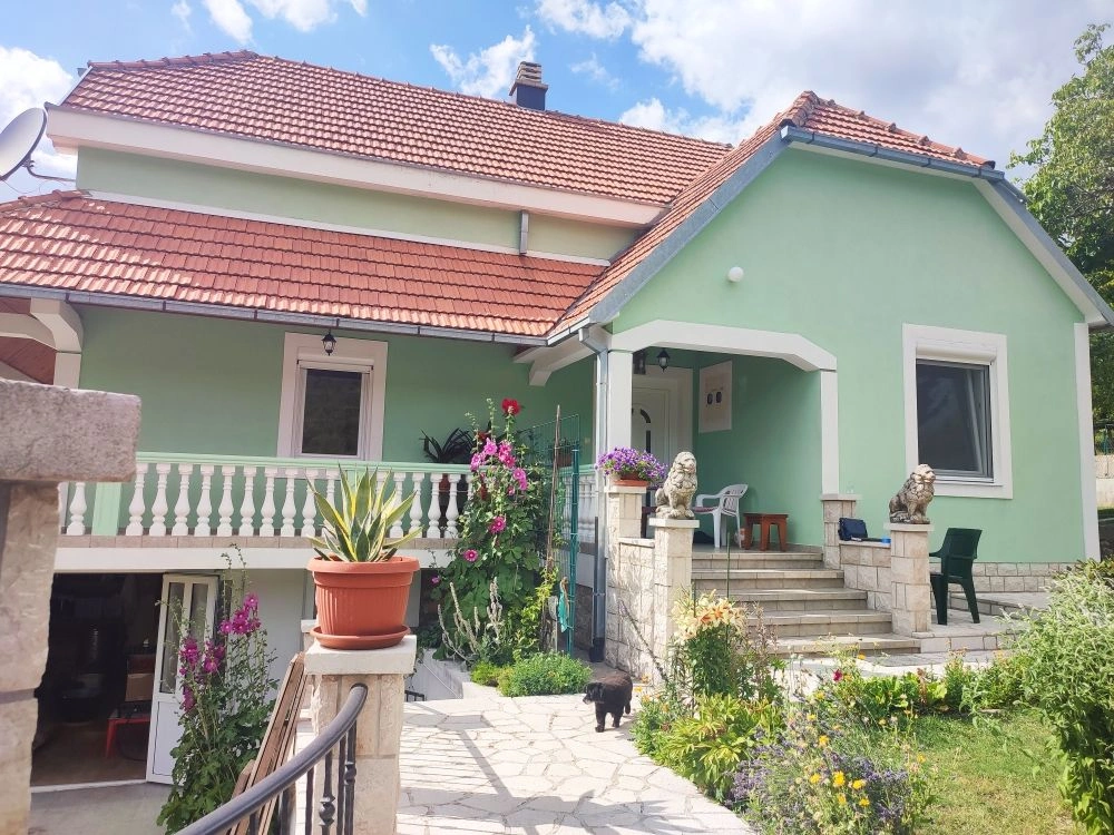 Casa luminosa 3+1 a Niksic, Montenegro